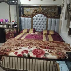 king bed with lightening. side tables. dressing. matresses