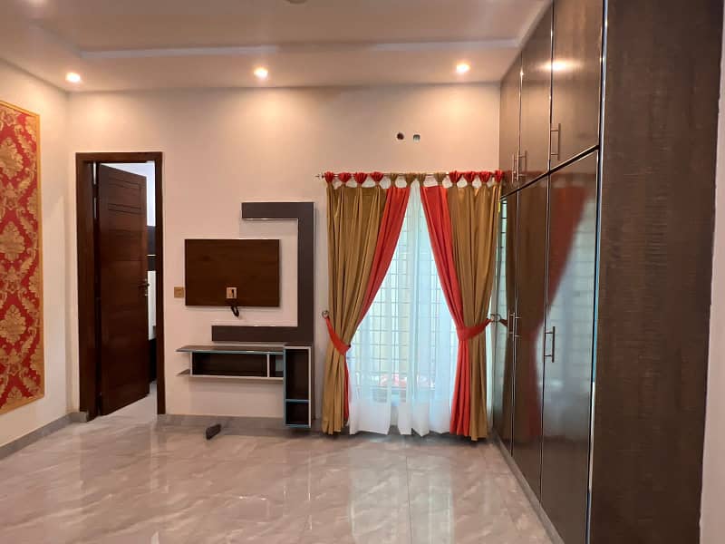 10 MARLA MODERN DESIGN HOUSE AVALIBLE FOR SALE WITH GAS AND SOLAR 1