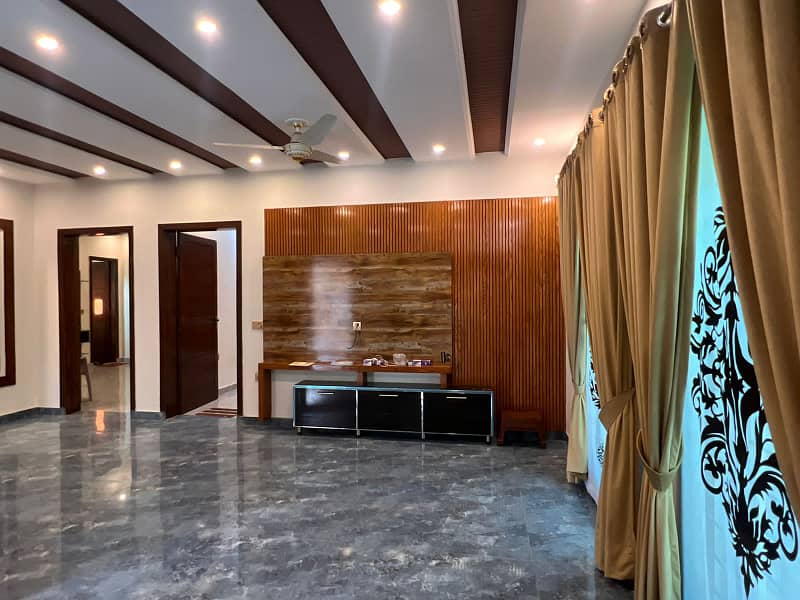 10 MARLA MODERN DESIGN HOUSE AVALIBLE FOR SALE WITH GAS AND SOLAR 2