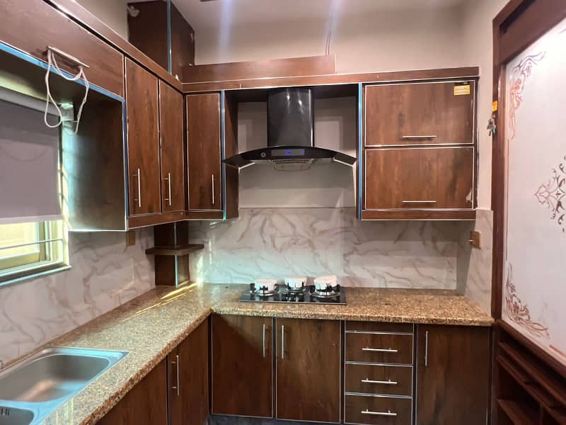 10 MARLA MODERN DESIGN HOUSE AVALIBLE FOR SALE WITH GAS AND SOLAR 4