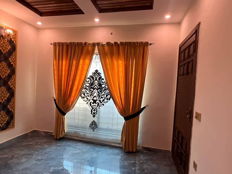 10 MARLA MODERN DESIGN HOUSE AVALIBLE FOR SALE WITH GAS AND SOLAR 5