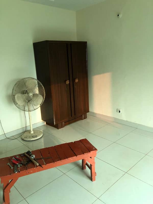 10 MARLA MODERN DESIGN HOUSE AVALIBLE FOR SALE WITH GAS AND SOLAR 10