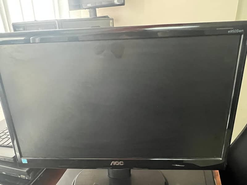 Computer 19" Monitors, AOC LED Monitor 04 Pcs Dell 01 0