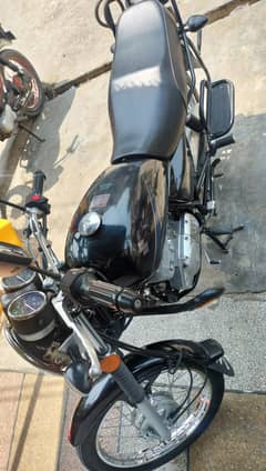 Suzuki GS 150 2024