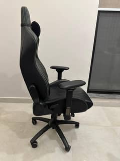 Razer – Black – Gaming Chair With Built In Lumbar Support (9/10)