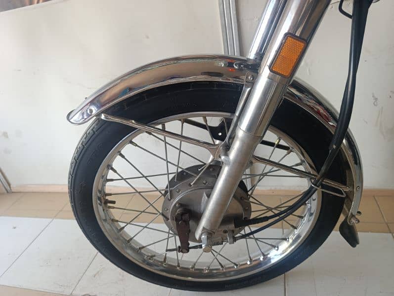 United CG-125cc. Mint condition 7
