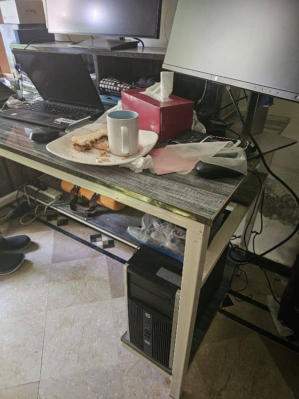 progessional computer table 0