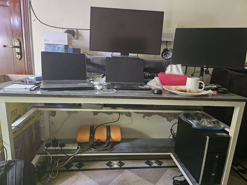 progessional computer table 1