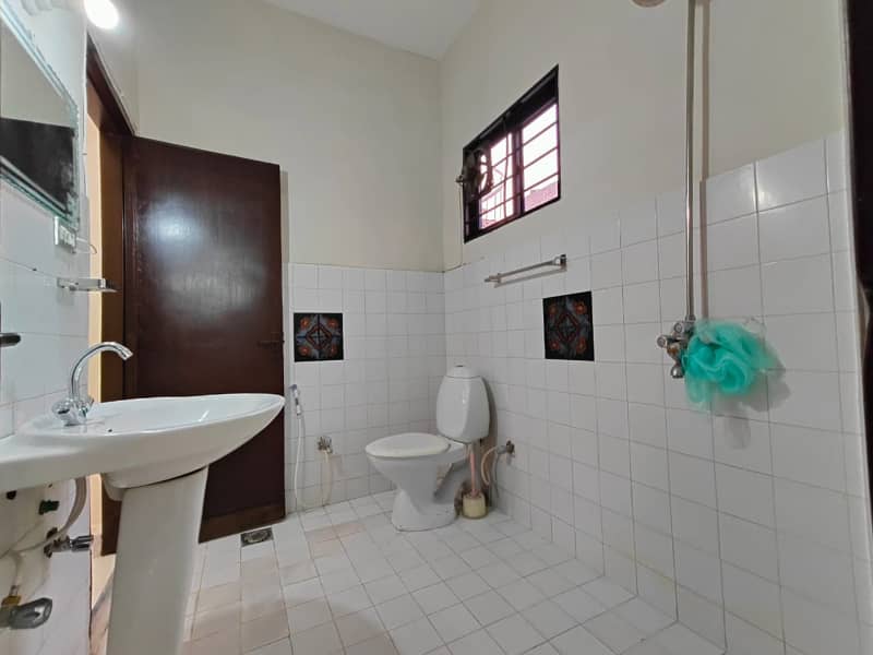 10 Marla Magnificent Bungalow For Rent In Phase 1 DHA Lahore 17