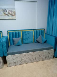 4 SEATER SOFA NEW CONDITION