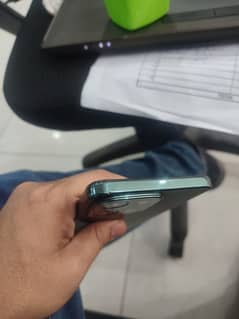 Vivo Y 28