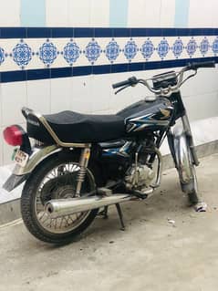 honda 125 black colour all document complet all ok 2015 model