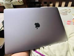 Apple Macbook 2018 15 Inch i7 16GB ram 512GB SSD 10/10 Condition