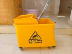 MOP BUCKET WITH WRINGER
