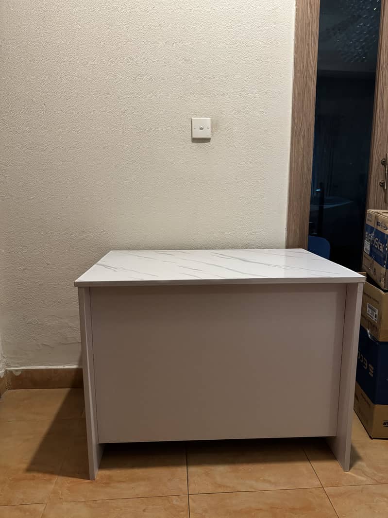 White table computer study 2