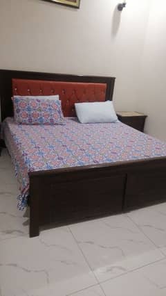 dubble bed With 02 side tables