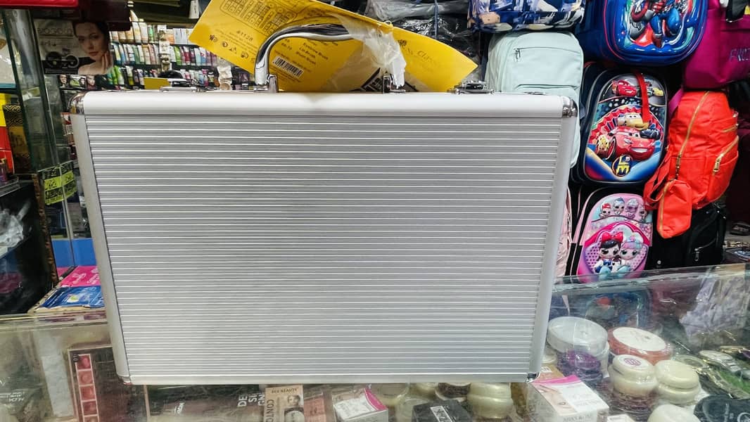 Make up kit with matel make box 2