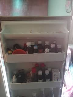 DAWLANCE  REFRIGERATOR  (MEDIUM SIZE) URGENT SALE (03061186839)