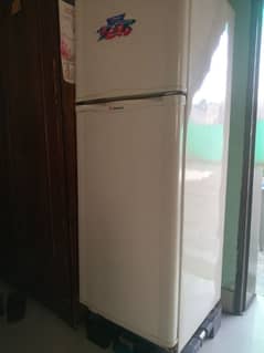 DAWLANCE  REFRIGERATOR  (MEDIUM SIZE) URGENT SALE (03061186839)