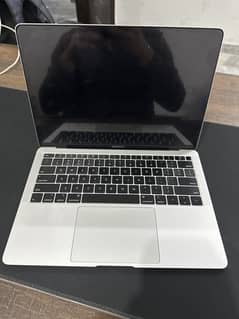 Macbook Air 2019 8gb/256gb 9.5/10 condition