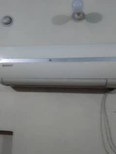 1 Ton Oriented split AC (No Inverter) lash condation 10/09