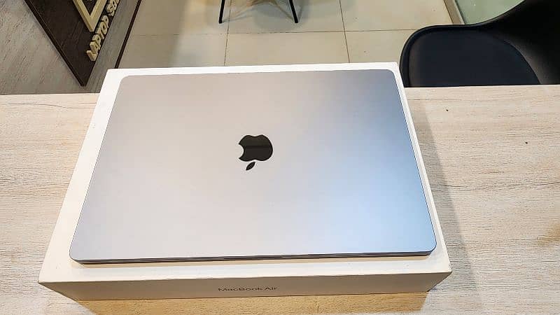 MacBook M3 2024 Air 8GB 512GB 15" inches 4