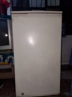 Samsung fridge bs iska compressor kharab ho gia h baki all ok h