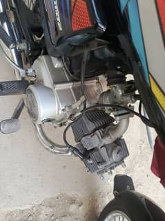 bilkul new bike ha Chali nhi ha sir school leka jata ho bus