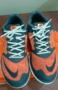 NIKE
