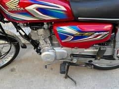 Honda 125 , new condition lush bike