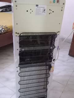 TCL WATER DISPENSER