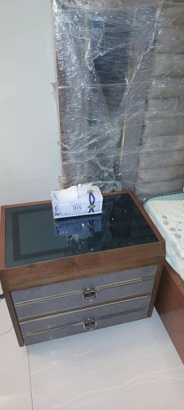 Bed,dressing side tables with light 1