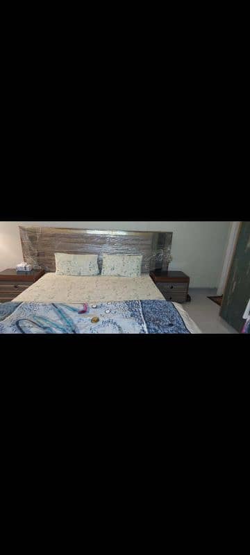 Bed,dressing side tables with light 4