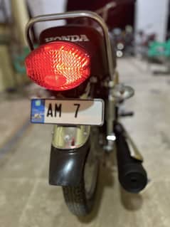 Honda 125 se GOLD and GOlden number 7