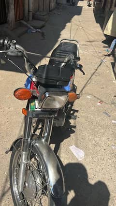 honda 125 red color