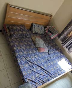 urgently selling this queen size bed without mattress