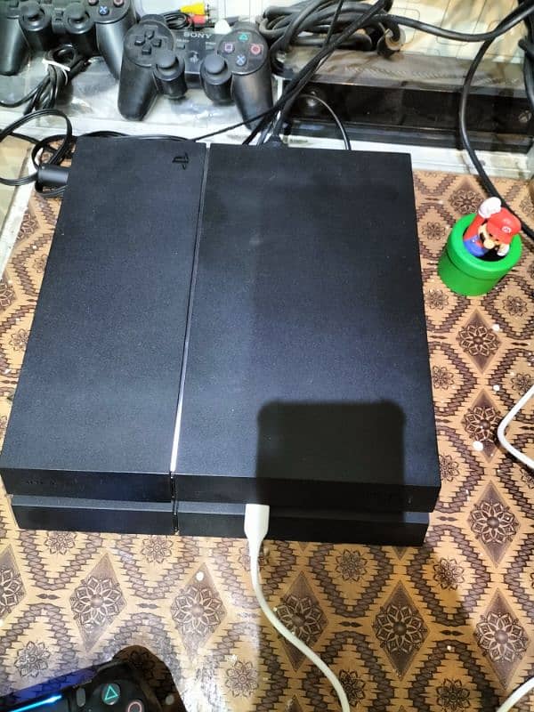 PS4 FAT Model 1200 Storage 1TB 4 Games  1 wirless orginal contoler 2
