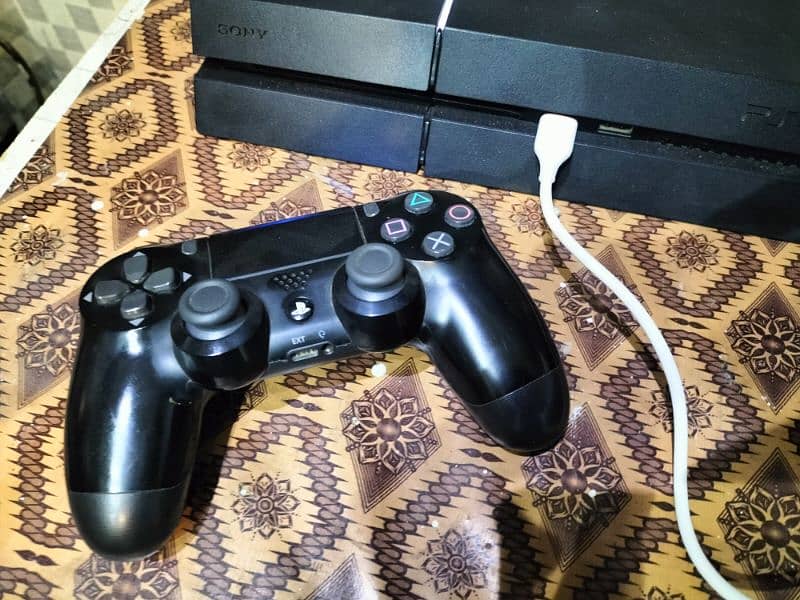 PS4 FAT Model 1200 Storage 1TB 4 Games  1 wirless orginal contoler 4
