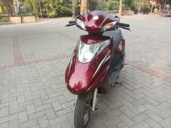 United 100 cc Scooty