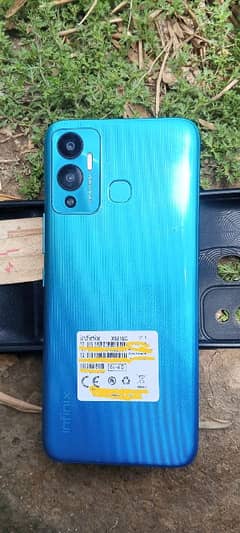 good condition infinix hot 12 play 4+1 64 urgent for sale 0303-8931100
