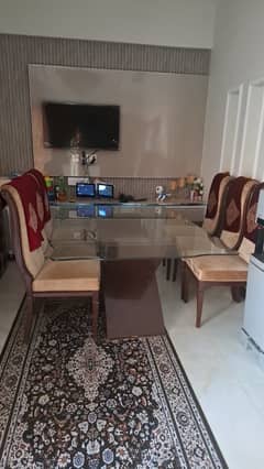 Dining table like a new few month used.