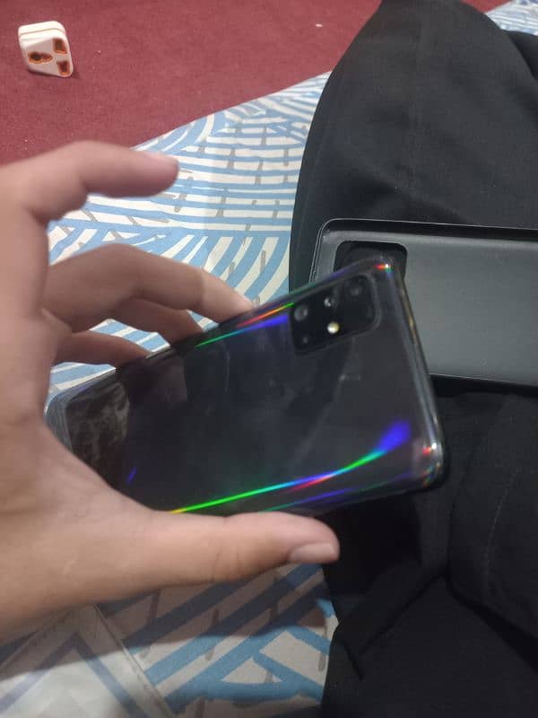 Samsung A51 6/128 with box, original display and 10/10 condition 5