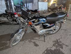 brand new 125 number lga hua sirf 3100km Chala ha