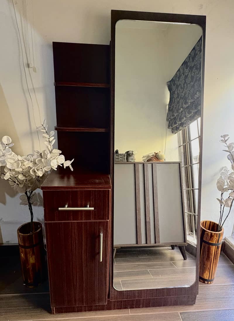 Modern Dressing Table with Inside Storage 1