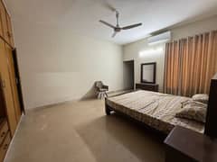 8 MARLA 5 BEDS ATTACHED BATH DOUBLE KITCHEN DOUBLE UNIT HOUSE