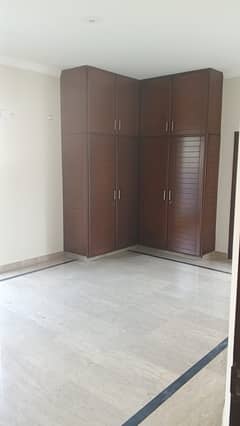1 Kanal Beautiful Upper Portion available for rent
