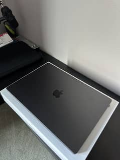 Mac Book M4 pro 16inch - 24GB/512GB - like new with 8cycles/100 health