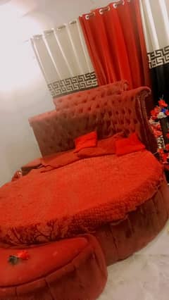 ROUND SHAPE BED WITH MATRESS