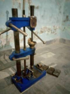 Hand Molding Machine With Complet Die Setup