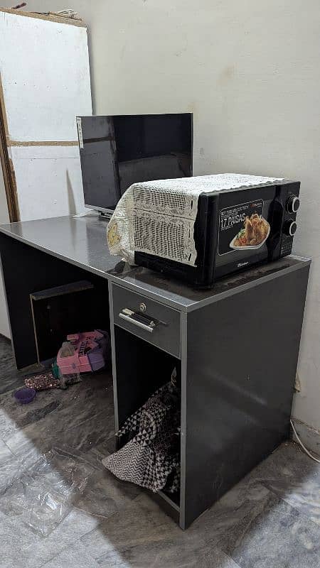 Computer and Study Table 0